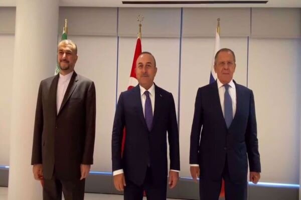 Iran, Russia, Turkey FMs discuss Syria crisis in New York
