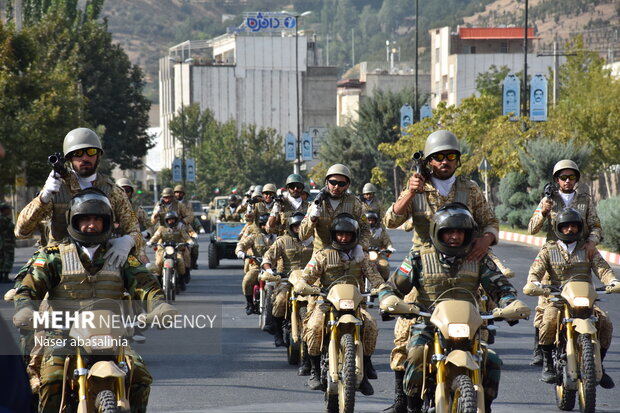 رژه نیروهای مسلح در سنندج