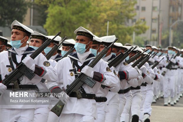 رژه نیروهای مسلح گیلان به مناسبت هفته دفاع مقدس