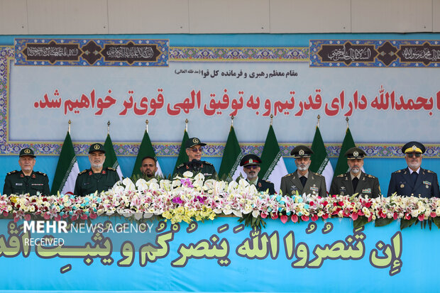 سرلشگر محمد باقری رئیس ستاد کل نیروهای مسلح در حال سخنرانی در مراسم رژه ۳۱شهریور نیروهای مسلح است