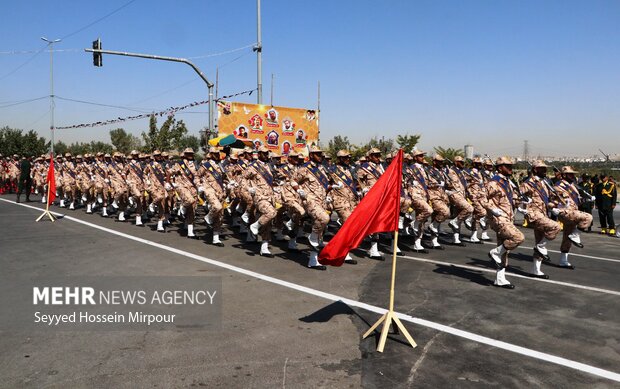 رژه نیروهای مسلح در مشهد
