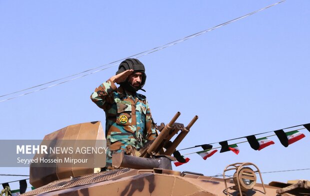 Iran Armed Forces mark Sacred Defense with nationwide parades