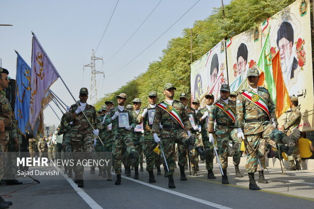 رژه هفته دفاع مقدس در خرم آباد