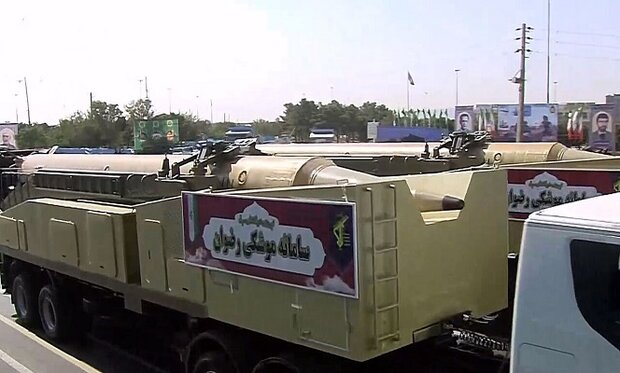 Geçit töreninde İran'ın yeni balistik füzesi "Rıdvan" sergilendi