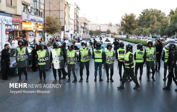 People in Mashahd, Hamedan hold rallies against rioters