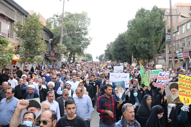 راهپیمایی محکومیت حرکات هنجارشکنانه در کرمانشاه برگزار شد