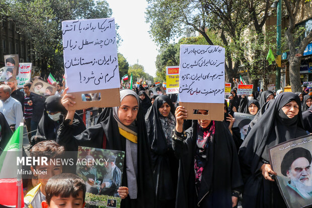 راهپیمایی نمازگزاران تبریزی علیه اغتشاشگران