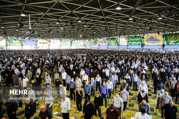 جانب من مسيرة إدانة أعمال الشغب بعد صلاة الجمعة في طهران