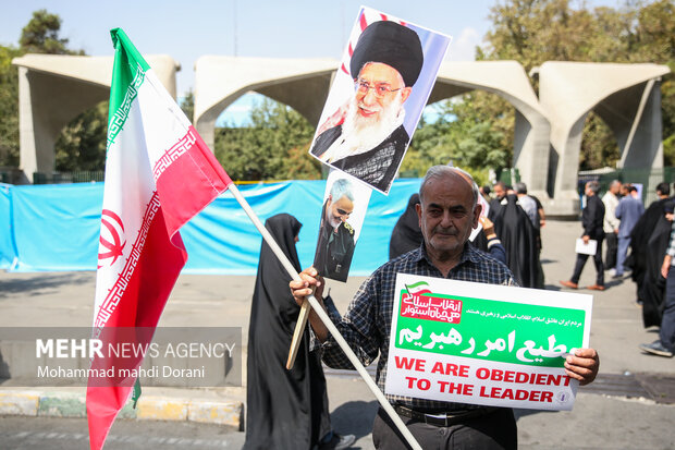 جانب من مسيرة إدانة أعمال الشغب بعد صلاة الجمعة في طهران