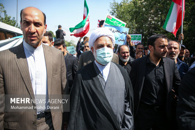 جانب من مسيرة إدانة أعمال الشغب بعد صلاة الجمعة في طهران