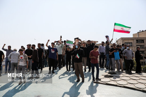 جانب من مسيرة إدانة أعمال الشغب بعد صلاة الجمعة في طهران
