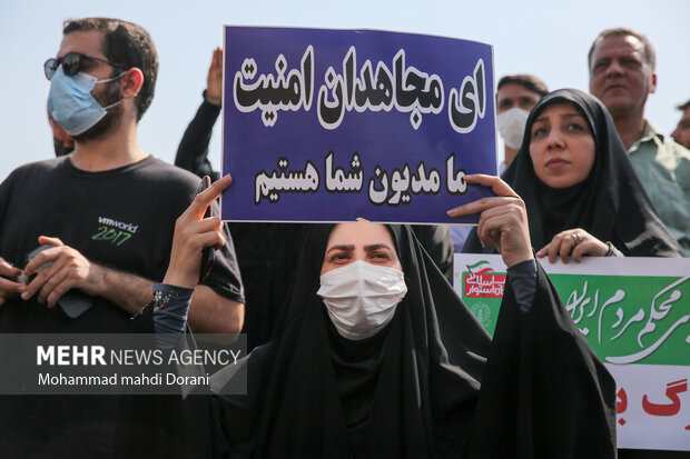 جانب من مسيرة إدانة أعمال الشغب بعد صلاة الجمعة في طهران