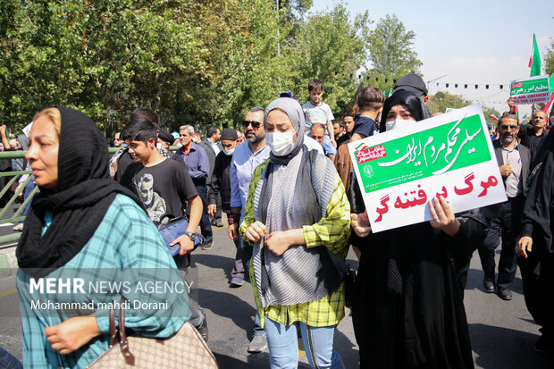 نماز جمعه تهران و راهپیمایی در محکومیت اغتشاشات اخیر