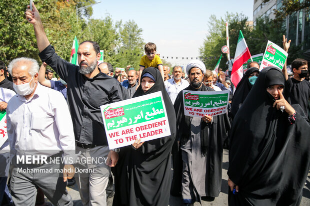 جانب من مسيرة إدانة أعمال الشغب بعد صلاة الجمعة في طهران