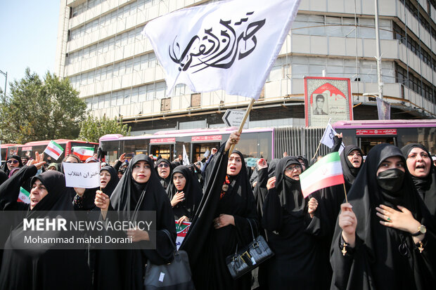 جانب من مسيرة إدانة أعمال الشغب بعد صلاة الجمعة في طهران