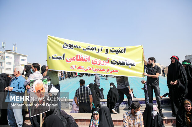 جانب من مسيرة إدانة أعمال الشغب بعد صلاة الجمعة في طهران