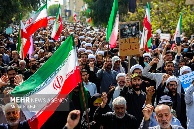 حضور گسترده مردم قم در محکومیت اقدامات اغتشاشگران
