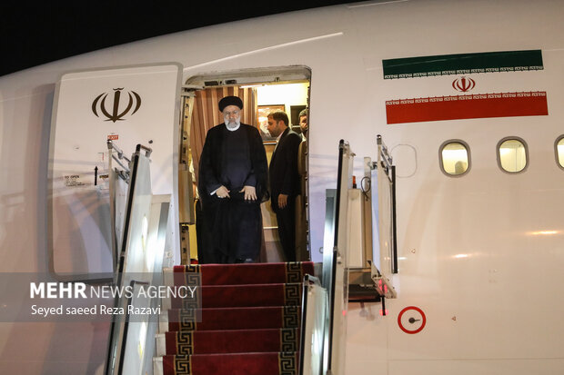 نیویارک سے واپسی پر ایرانی صدر کا والہانہ استقبال
