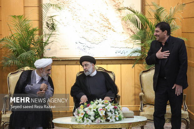نیویارک سے واپسی پر ایرانی صدر کا والہانہ استقبال
