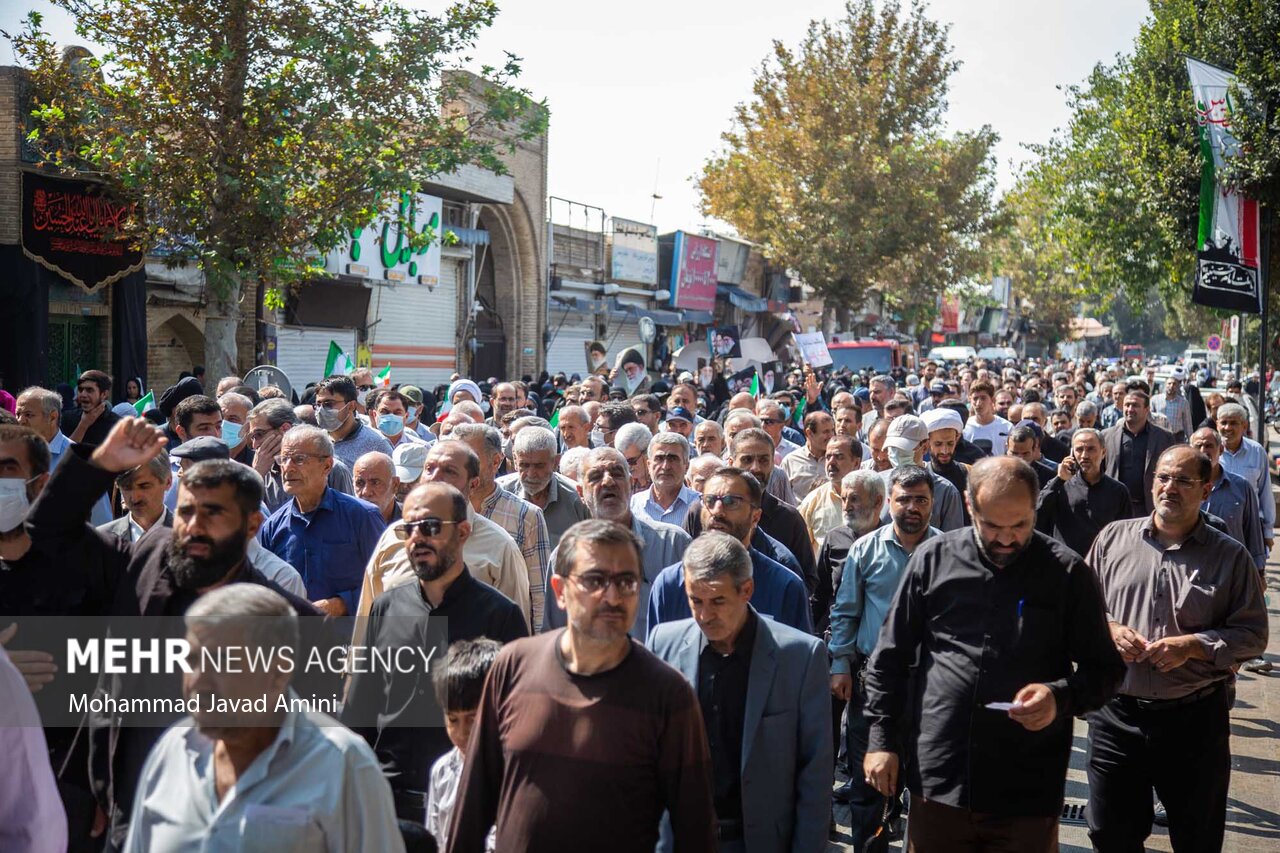  راهپیمایی مردم قزوین در محکومیت جنایت تروریستی شیراز