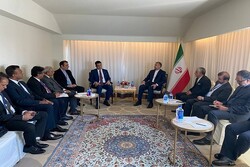 Iran FM holds meeting with Sri Lankan, Dutch FMs