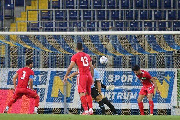 تساوی تیم ملی فوتبال ایران برابر سنگال در نیمه اول / حسینی مرد اول
