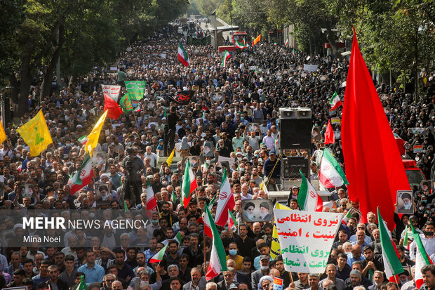 راهپیمایی نمازگزاران تبریزی علیه اغتشاشگران