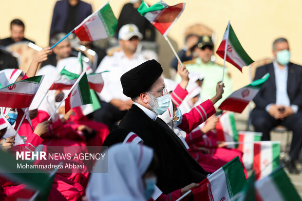 حجت الاسلام سید ابراهیم رئیسی ، رئیس جمهور در مراسم آغاز سال تحصیلی جدید حضور دارد