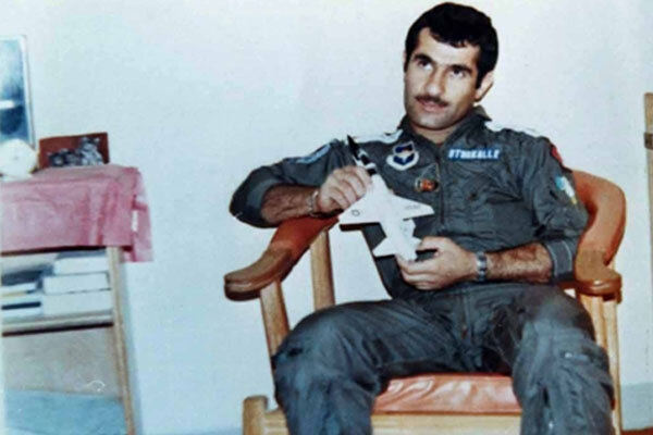 مرور خاطرات خلبانی که «عقابها» از روی کتابش ساخته شد