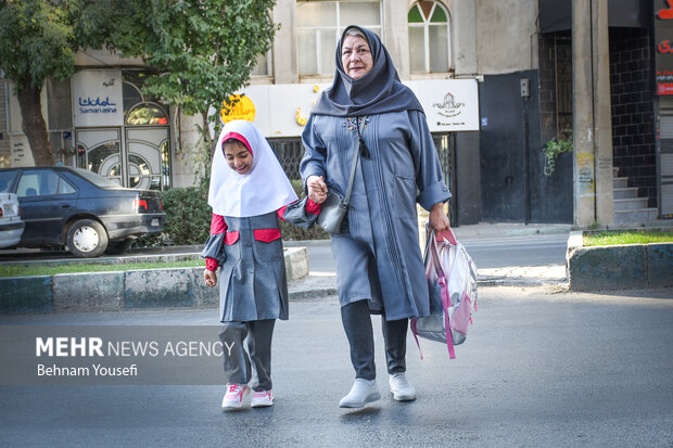 درخواست عمومی برای باز بودن مدارس/ وابستگی حیات جامعه به مدرسه