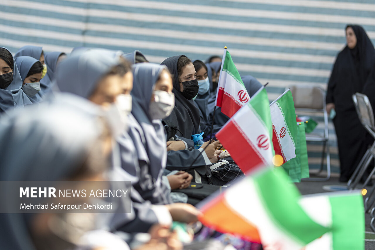 طغیان اجتماعی ثمره غفلت از تربیت دینی/نسل پروری زبان نرم میخواهد