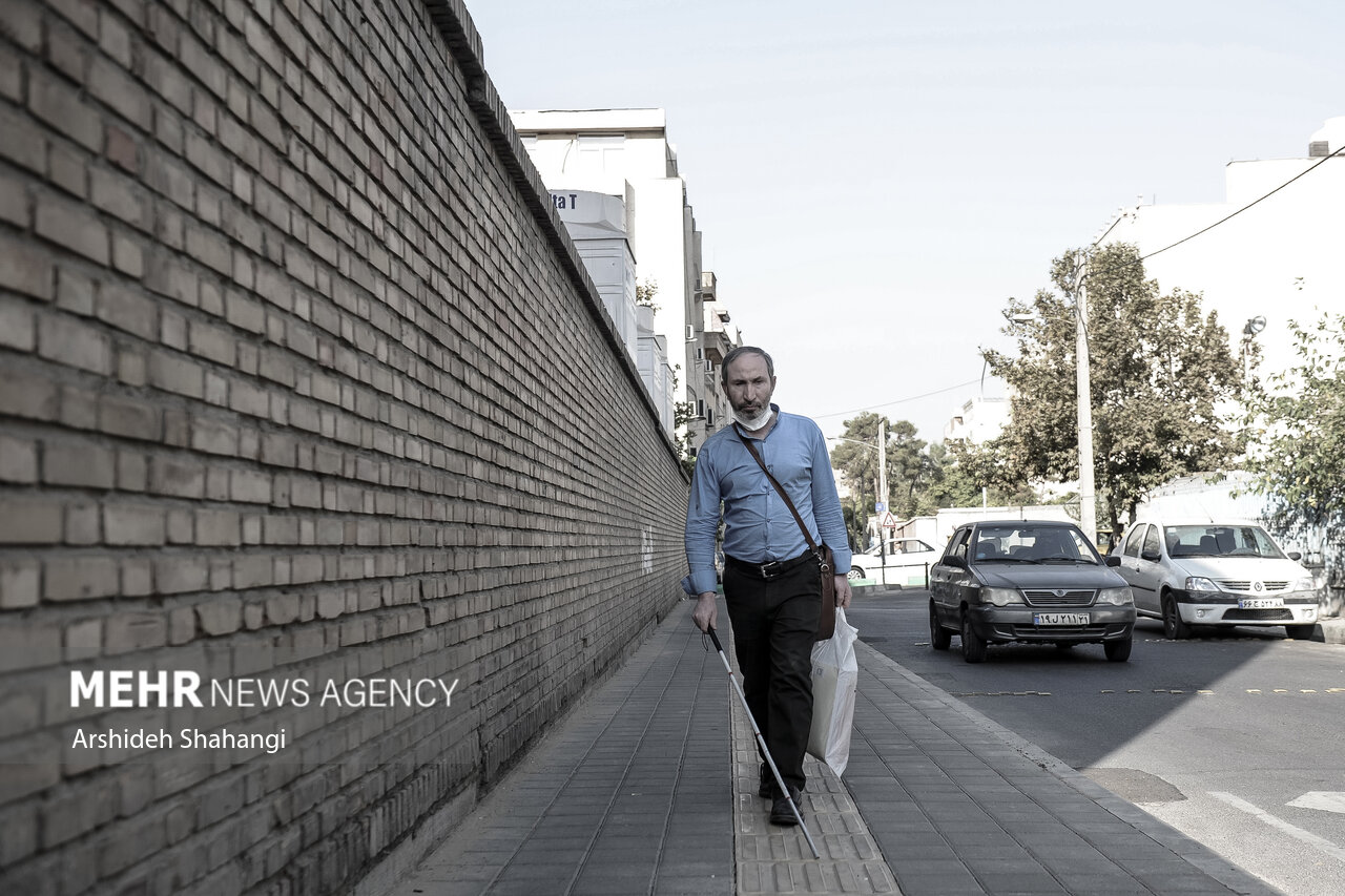 صدای عصای سفید در جامعه شنیده نمیشود