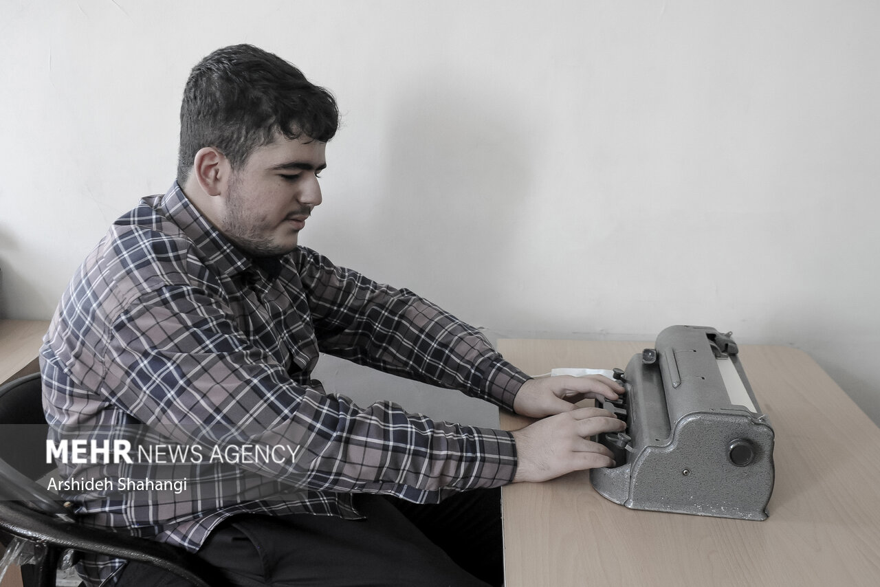 صدای عصای سفید در جامعه شنیده نمیشود