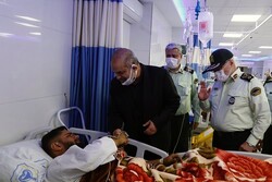 وزیر کشور از مجروحان فراجا عیادت کرد