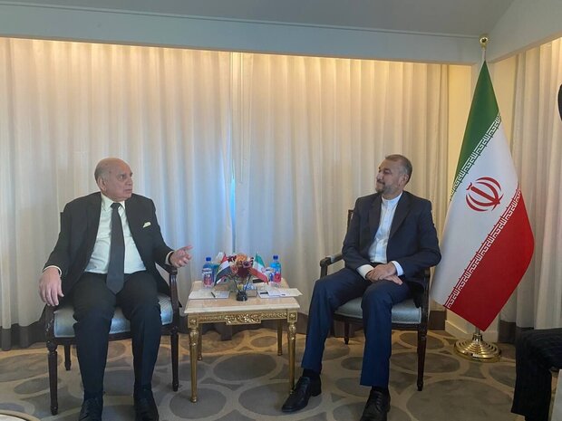 Iran FM reviews regional issues with UAE, Iraqi counterparts