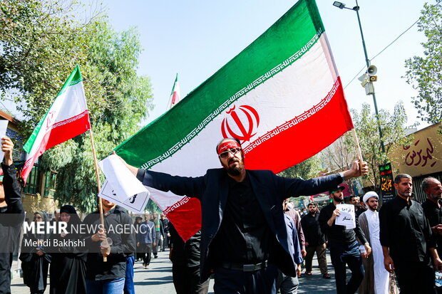 شعرخوانی احمد بابایی برای پرچم کشور