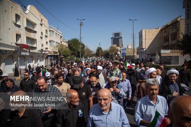 خروش مردم قزوین در اعتراض به اغتشاش 