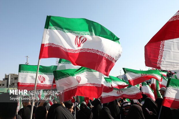 برگزاری همهپرسی برای تعیین نوع نظام اقدامی بینظیر در جهان بود