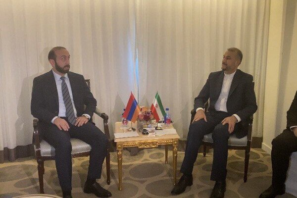 ایران و ارمنستان درباره کاهش تنش در منطقه گفتگو کردند