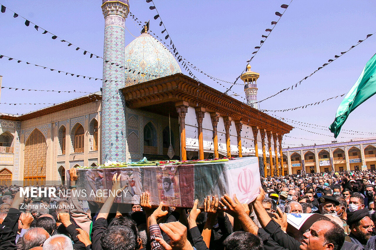 شیراز میں عوامی احتجاجی ریلی اور حالیہ ہنگامہ آرائیوں کے دو شہدا کی تشییع جنازہ