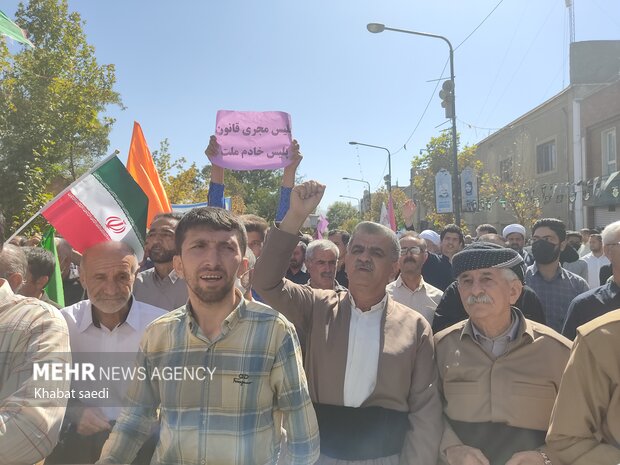 راهپیمایی مردم سنندج در محکومیت آشوب‌های اخیر