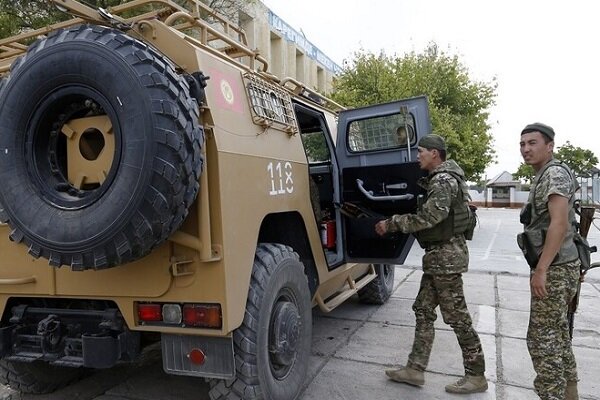 مرز تاجیکستان و قرقیزستان از تجهیزات سنگین نظامی تخلیه می‌شود
