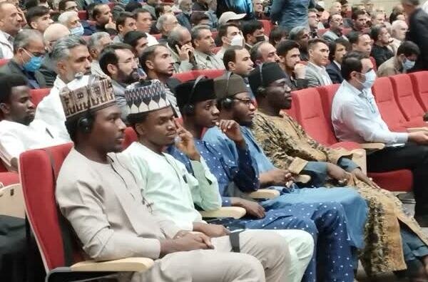 امام خمینی(ره) در راس «مجاهدان در غربت» هستند