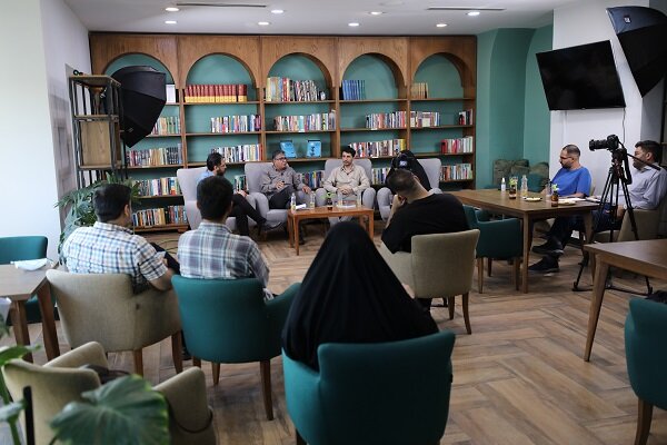 دهقان: بخشی از آثار جنگ، تاریخسازی میکنند نه تاریخنگاری