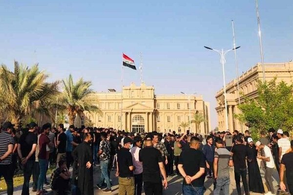 حمله معترضان در عراق به ساختمان استانداری در ۲ استان