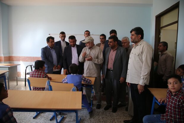توسعه و تجهیز مدارس تنگستان با جدیت پیگیری میشود