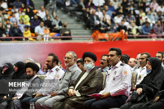 حجت الاسلام سید ابراهیم رئیسی ، رئیس جمهور در مراسم گرامیداشت روز آتش نشان که در استادیوم داوزده هزار نفری آزادی برگزار شد حضور دارد