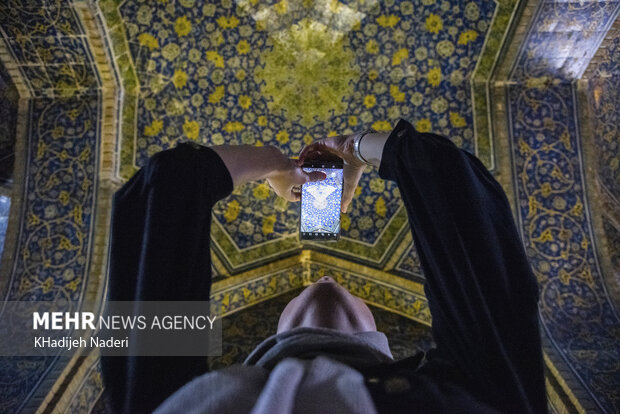 Tourists visit Isfahan historical sights
