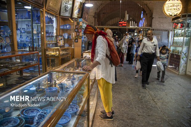 Tourists visit Isfahan historical sights
