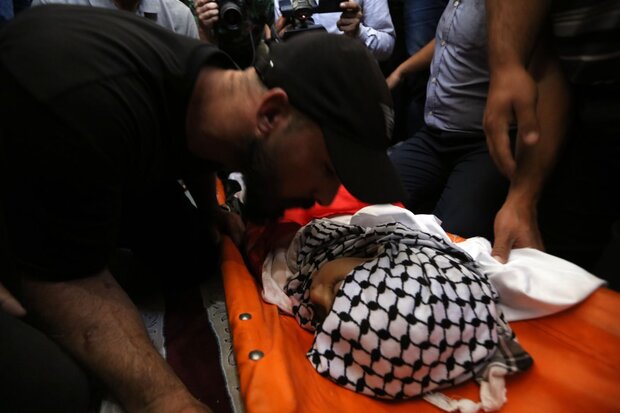 حضور گسترده در مراسم تشییع پیکر کودک شهید فلسطینی + تصاویر